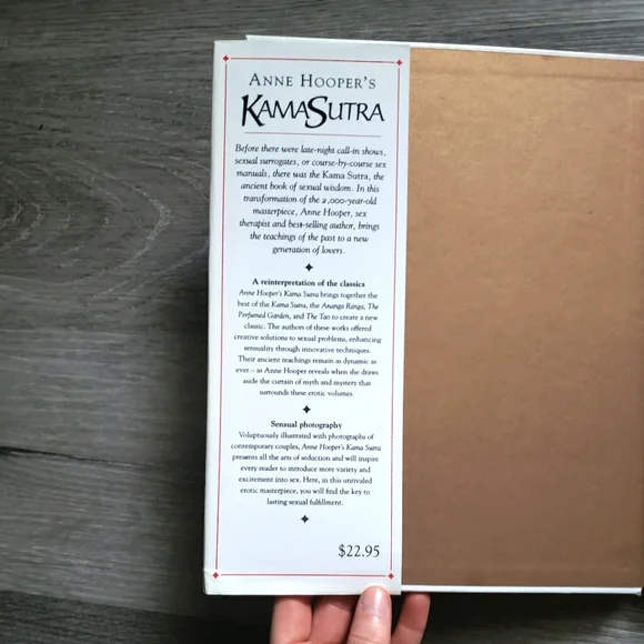 Anne Hooper's Kama Sutra - Picture 3 of 5